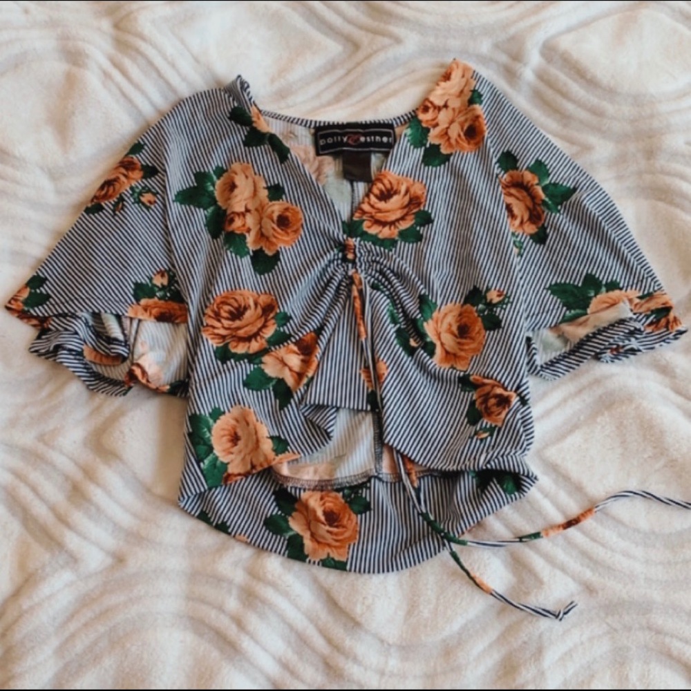cute floral top 🧚🏼‍♀️